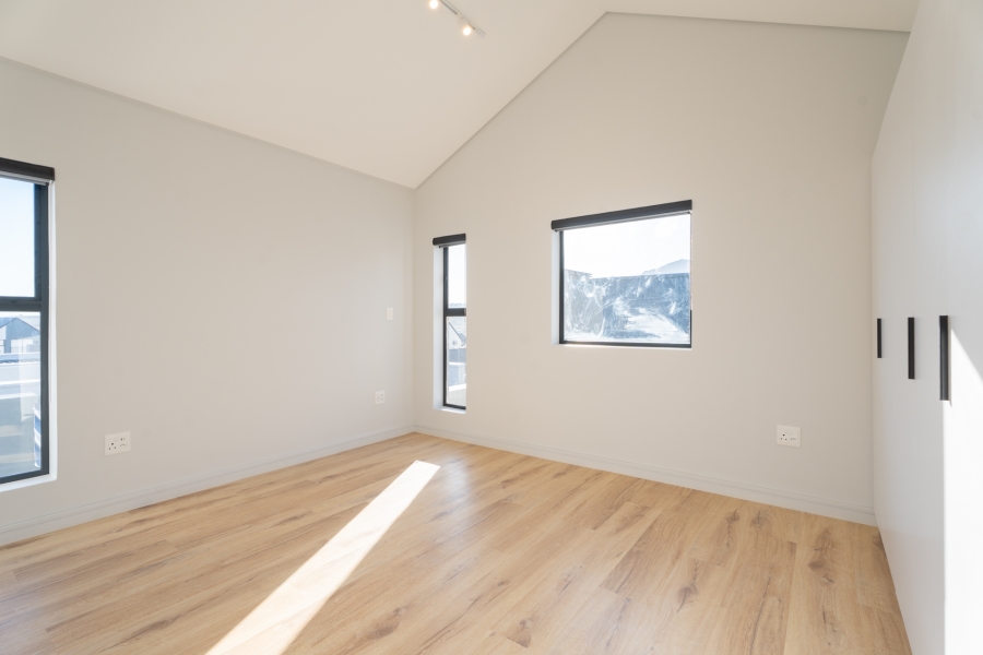 To Let 2 Bedroom Property for Rent in Newinbosch Western Cape